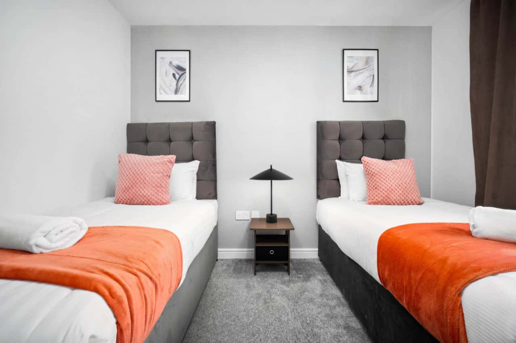 Luxe Apartment - 2 Bedrooms - Central - Balcony