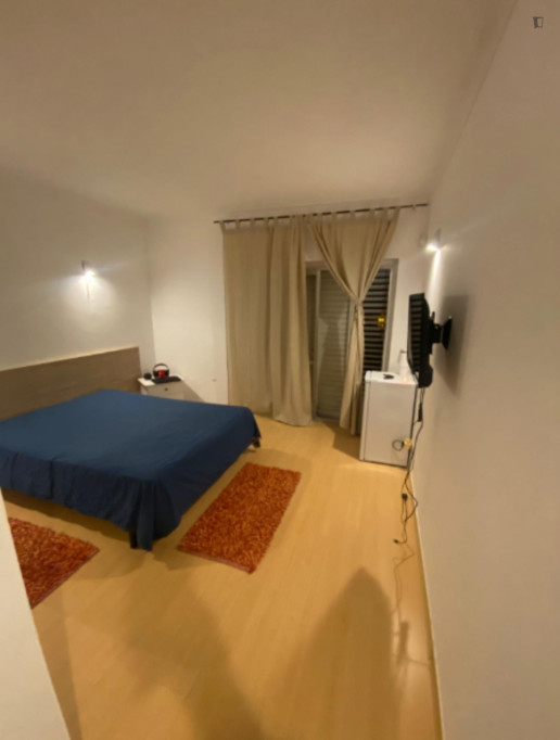 Exclusive Double Bedroom close to Carcavelos Train Statiom - Lisbonne - chambre - ImmoJeune