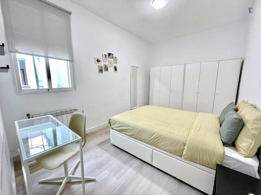 Elegant double bedroom near the Gregorio Marañón metro - Madrid - chambre - ImmoJeune