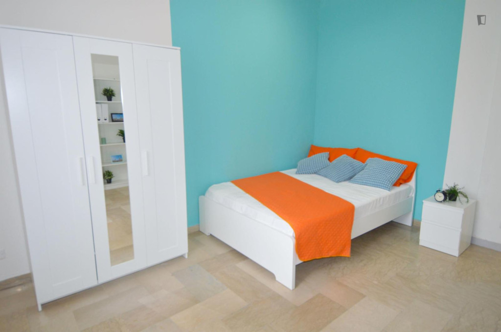 Big double bedroom in Emilia Est - Modena - chambre - ImmoJeune