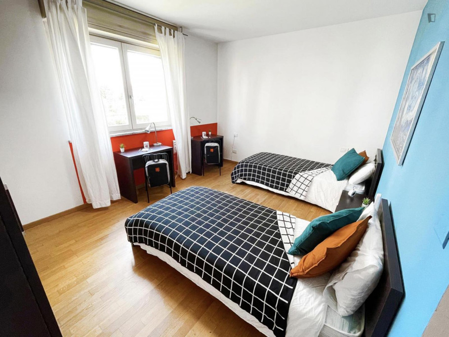 Bed in a comfy twin bedroom, in Canovine - Bergamo - chambre - ImmoJeune