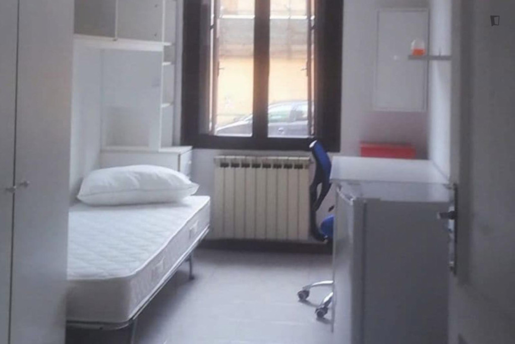 Single bedroom in a 3 bedroom apartment in Padua  - Padova - chambre - ImmoJeune