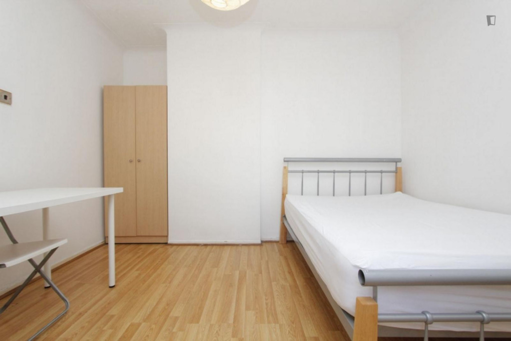 Comfy double bedroom close to Leyton tube station - London - chambre - ImmoJeune