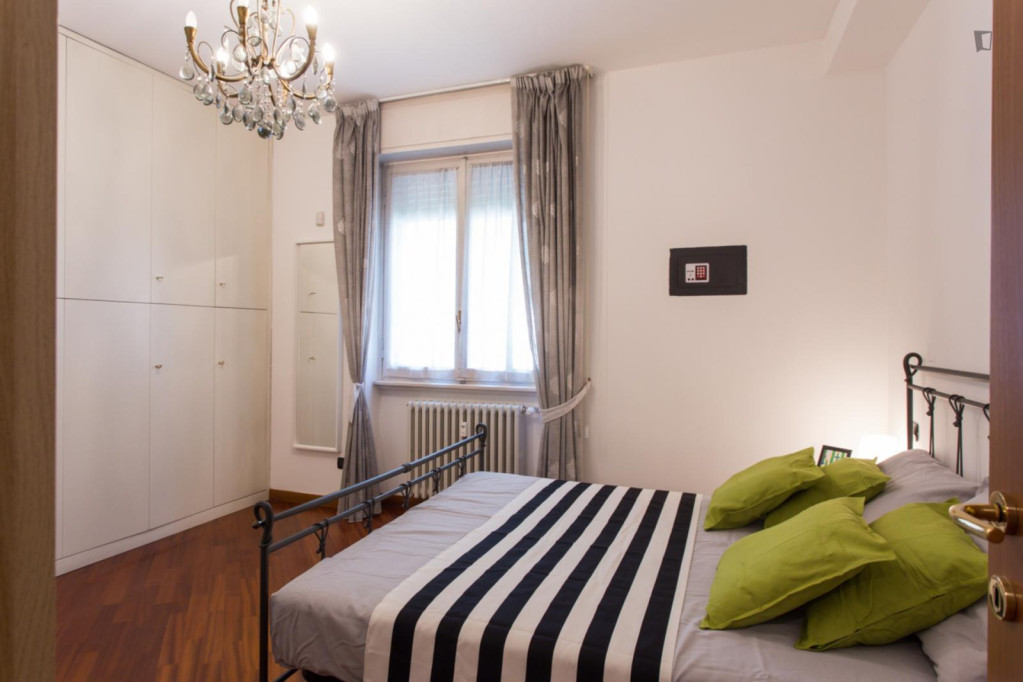 Very nice double bedroom near the Tibaldi - Universita Bocconi train station - Milan - chambre - ImmoJeune