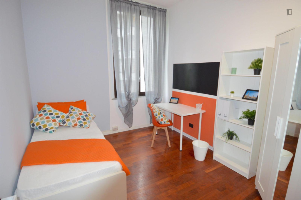 Alluring single bedroom near Parco Enzo Ferrari  - Modena - chambre - ImmoJeune