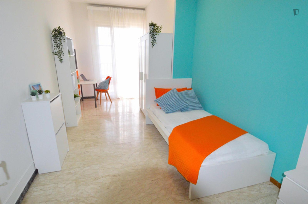 Colourful single bedroom near Parco della Resistenza - Modena - chambre - ImmoJeune