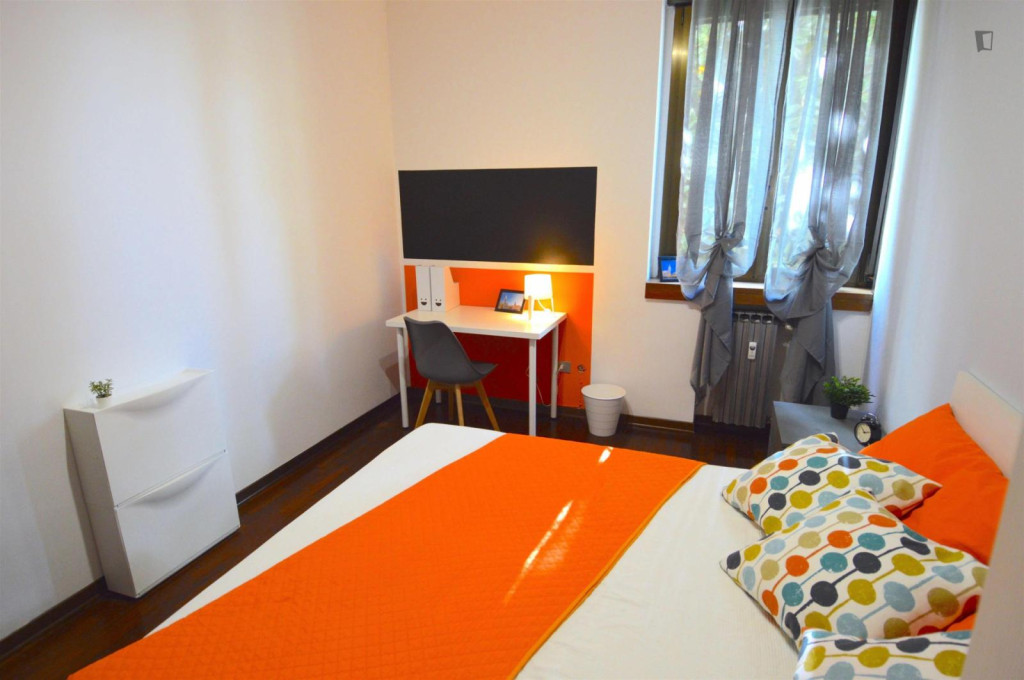 Appealing double bedroom near the heart of Modena - Modena - chambre - ImmoJeune