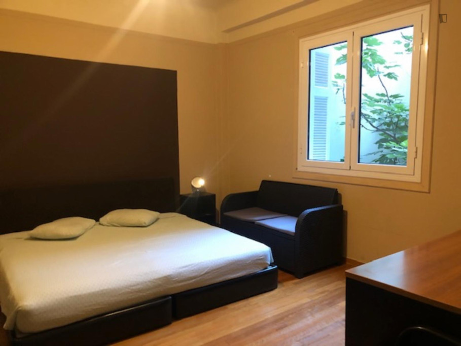 Appealing double bedroom in Kypseli