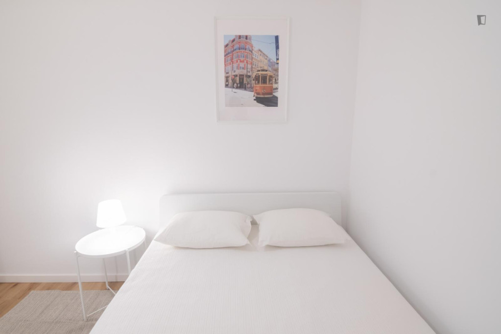Cool double bedroom next to General Torres metro station - Vila Nova de Gaia - chambre - ImmoJeune