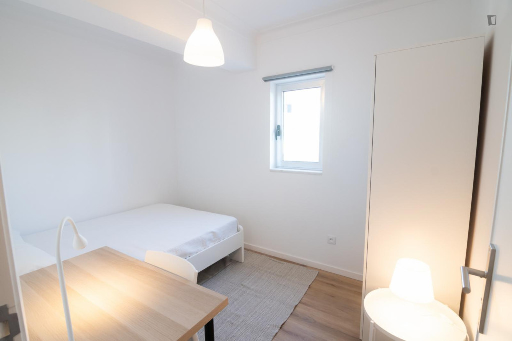 Amazing double bedroom in a 5-bedroom flat - Vila Nova de Gaia - chambre - ImmoJeune