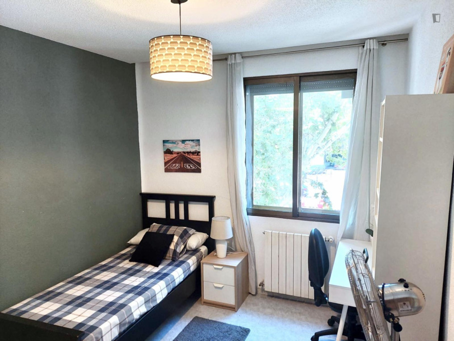 Single bedroom in 7-bedroom apartment - Madrid - chambre - ImmoJeune