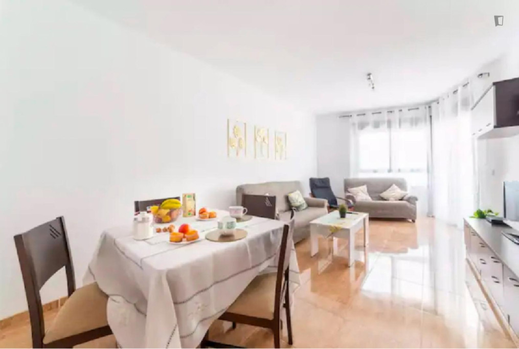 Inviting 2 Bedroom Apartment close to de Aguadulce Beach - Almeria - chambre - ImmoJeune