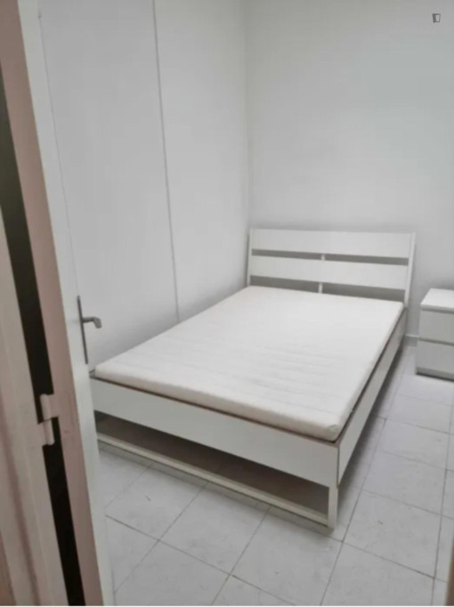 Nice Double Bedroom with a backyard close to IST University - Lisbonne - chambre - ImmoJeune
