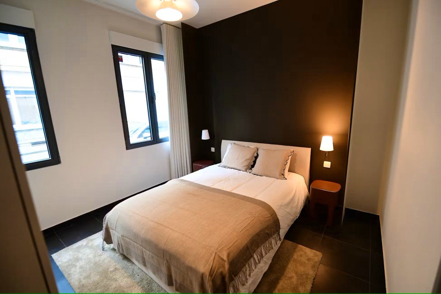 Stylish Urban Retreat: Spacious 3-Bedroom Apartment with Garden in Vibrant Neighborhood