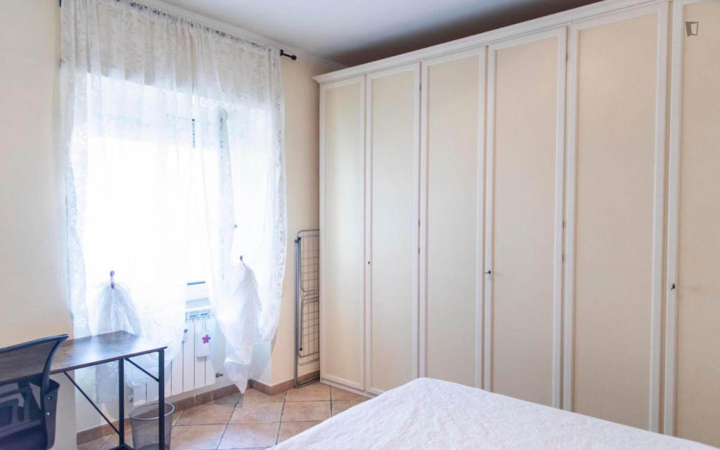 Double bedroom near the Lucio Sestio metro - Rome - chambre - ImmoJeune