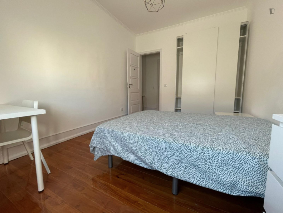 Vibrant bedroom in Areeiro next alameda and tecnico - Lisbonne - chambre - ImmoJeune