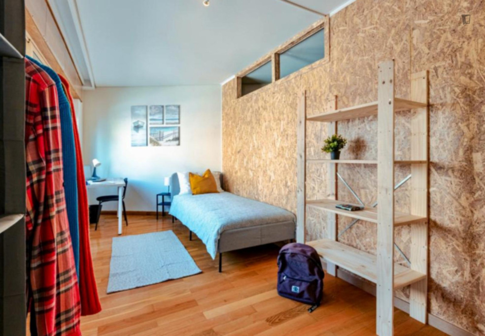 Welcoming Single Bedroom close to Casa da Musica Metro - Porto - chambre - ImmoJeune