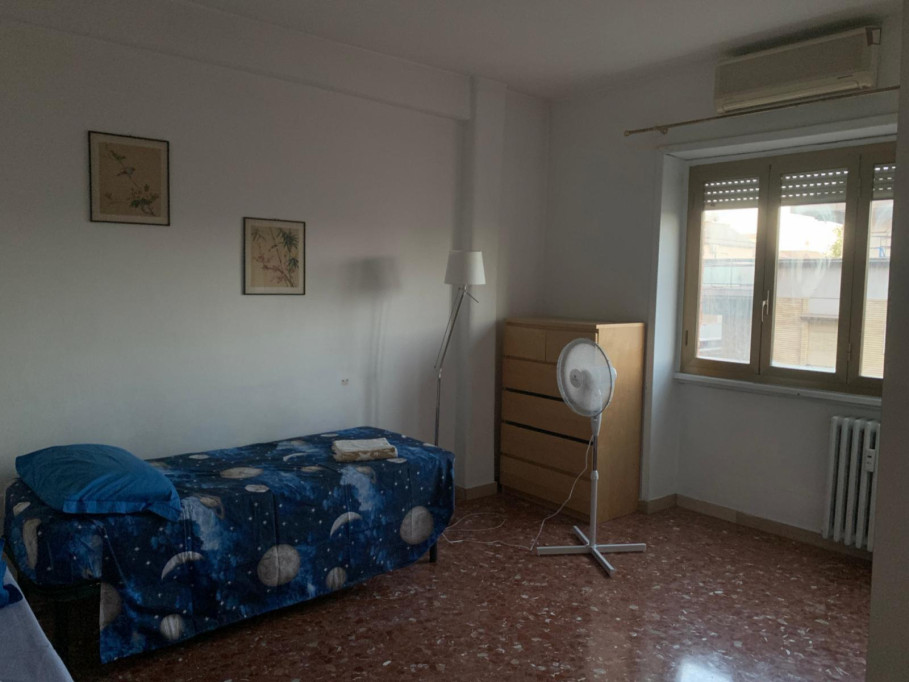 Cozy Bedroom in 2-bedroom apartment - Rome - chambre - ImmoJeune