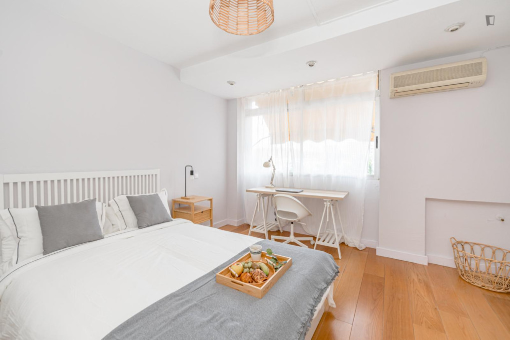 Bedroom for rent in Sirio 8, Madrid - Madrid - chambre - ImmoJeune