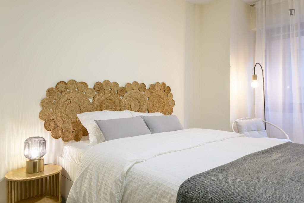 Bedroom for rent in Pablo Iglesias 29, Alicante