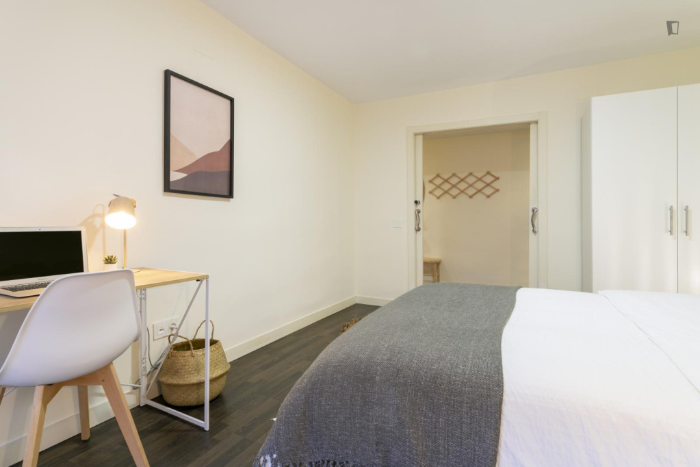 Bedroom for rent in Pablo Iglesias 29, Alicante