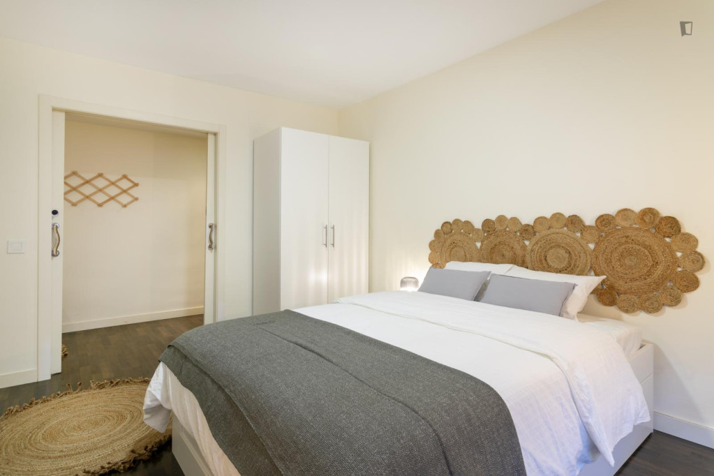 Bedroom for rent in Pablo Iglesias 29, Alicante