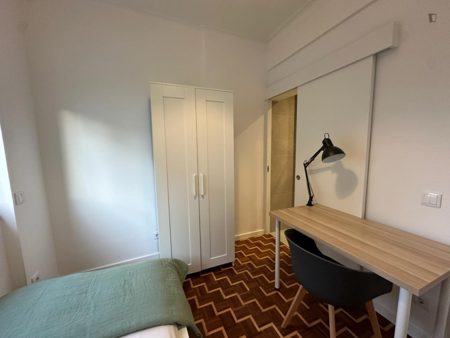 Very nice single ensuite bedroom in Almada - Lisbonne - chambre - ImmoJeune