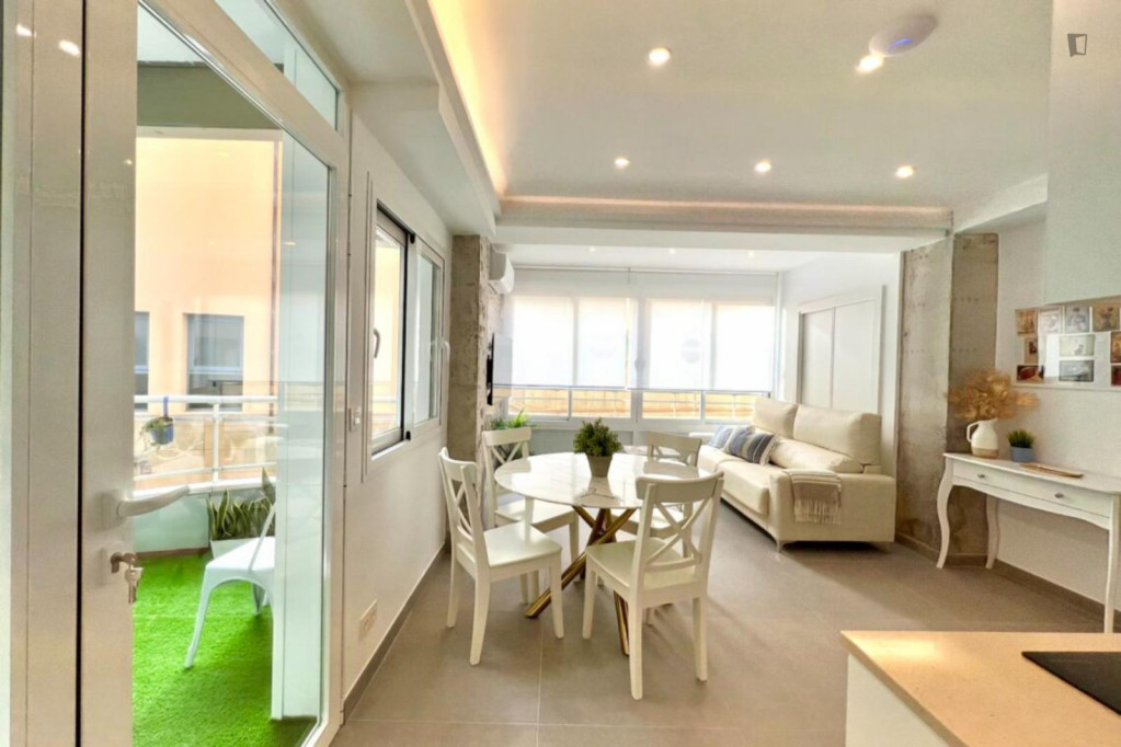 Comfortable 2-bedroom flat with terrace in Malagueta beach - Malaga - chambre - ImmoJeune