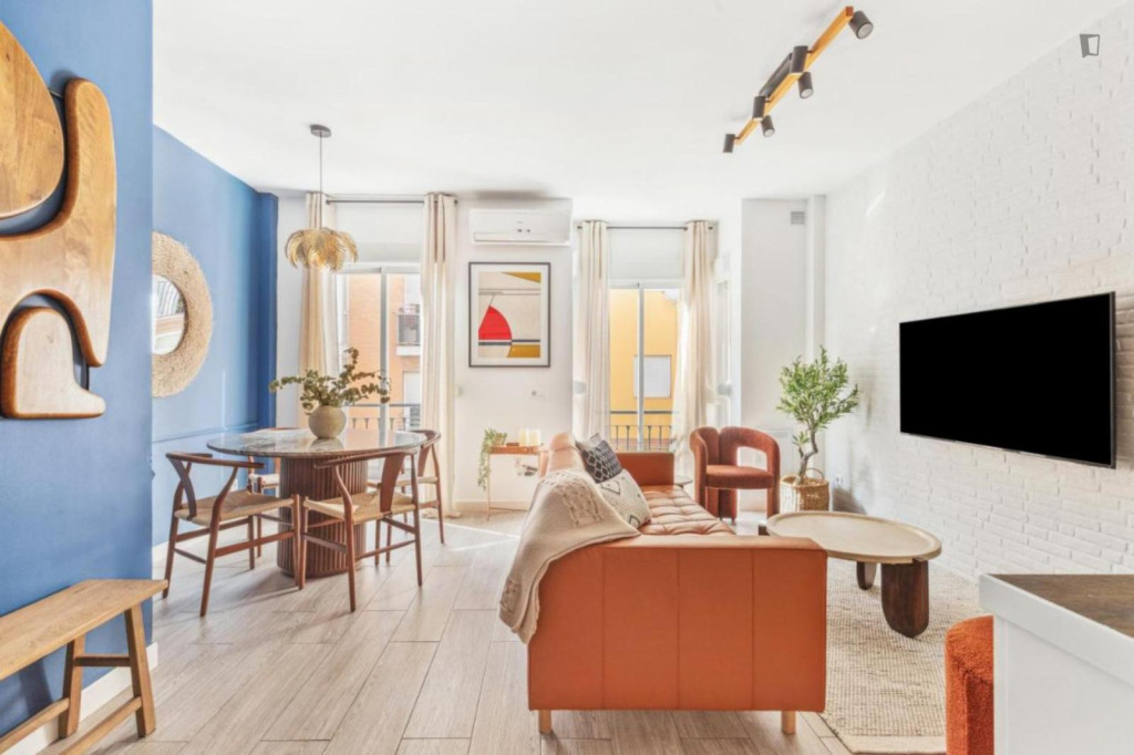 Colourful 2-bedroom apartment in Cristo de la Epidemia - Malaga - chambre - ImmoJeune