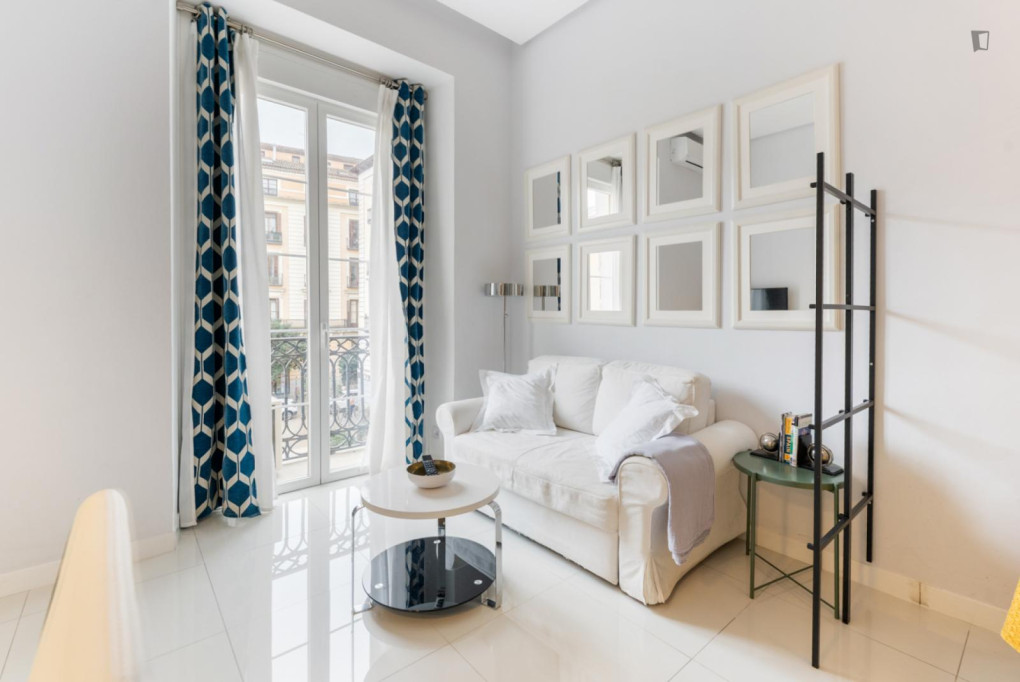 Monthly rental studio with 1 bedroom and 1 bathroom in Centro - Sol neighborhood - Madrid - chambre - ImmoJeune