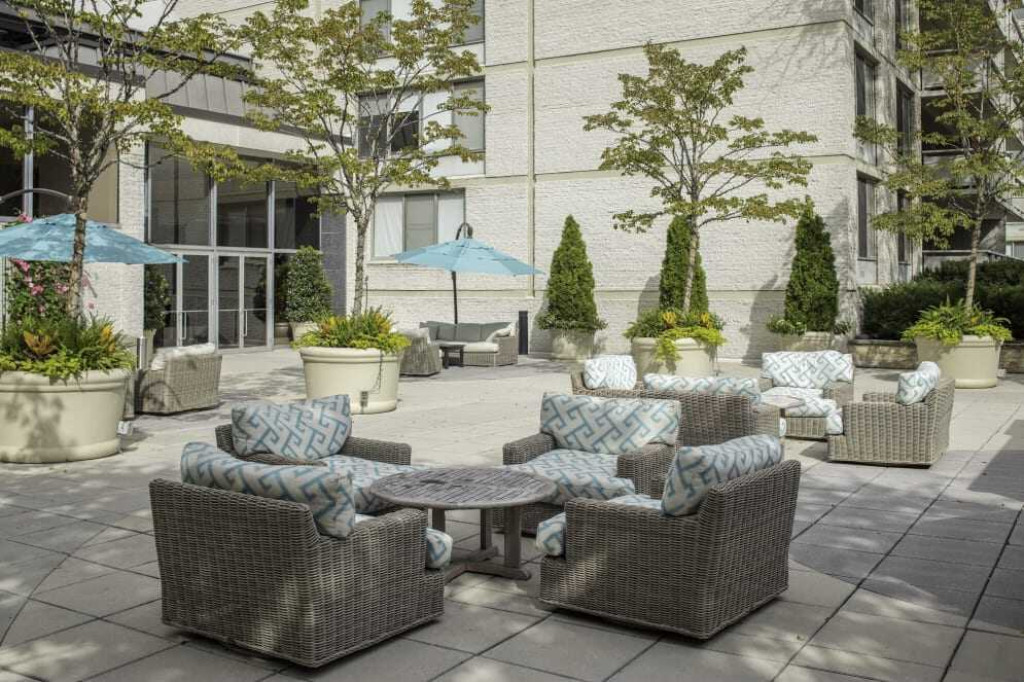 Crystal Plaza
