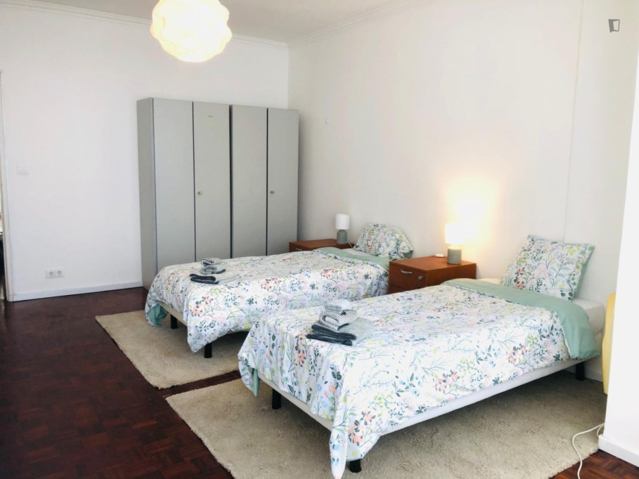 Big doble bedroom close to Damaia train station- near Benfica - Lisbonne - chambre - ImmoJeune