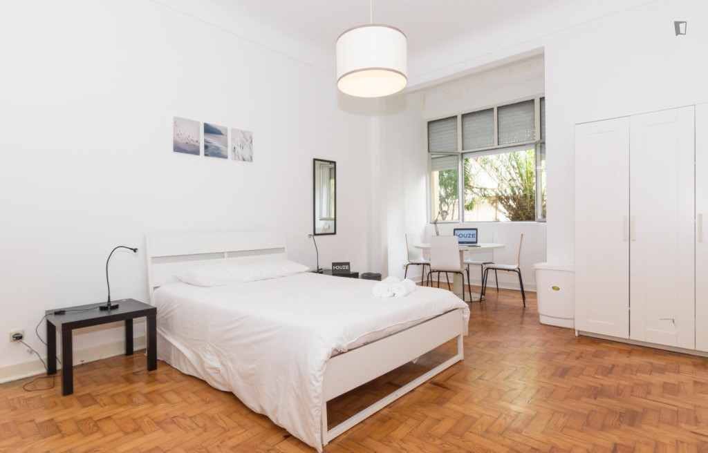Tasteful double bedroom in Lapa - Lisbonne - chambre - ImmoJeune