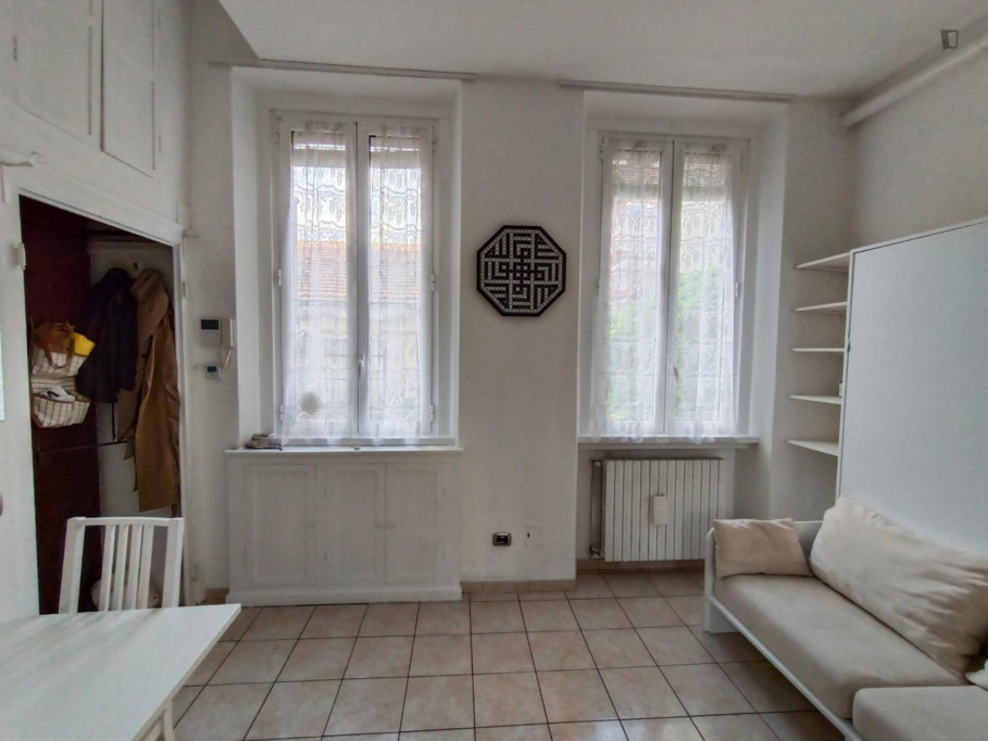 Stylish Bright Navigli Apartment All-Inclusive, Steps from Bocconi NABA! - Milan - chambre - ImmoJeune