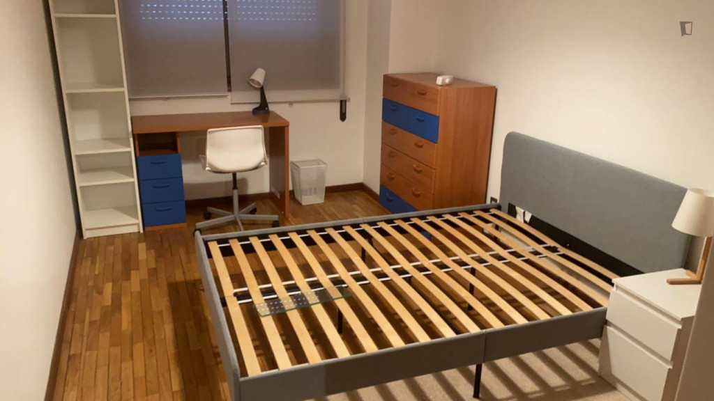 Spacious double bedroom in Baguim do Monte - Porto - chambre - ImmoJeune