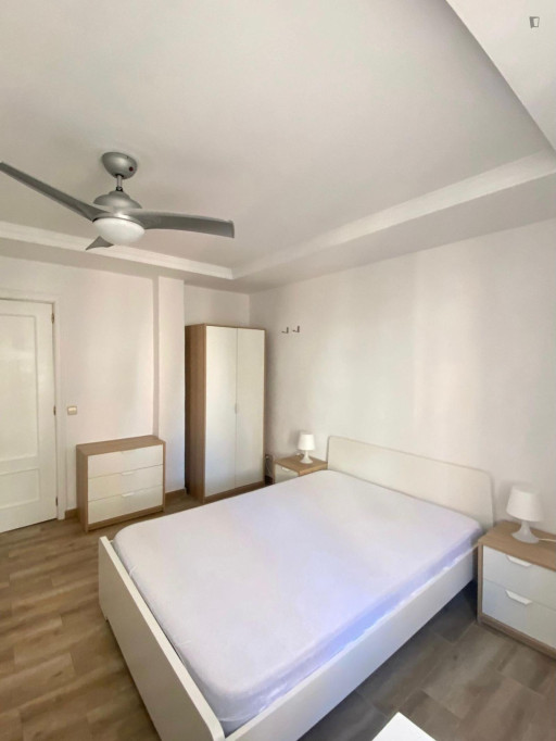 Spacious bedroom in 4 bedroom apartment - Valence - chambre - ImmoJeune