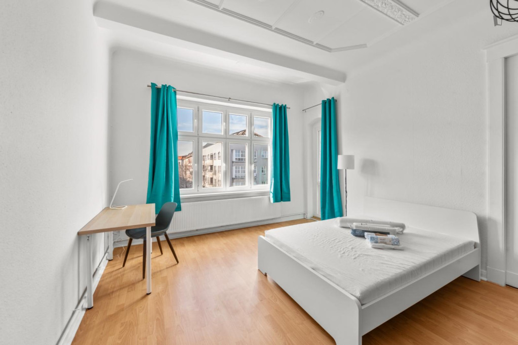 Spacious single bedroom with balcony in Neukölln - Berlin - chambre - ImmoJeune