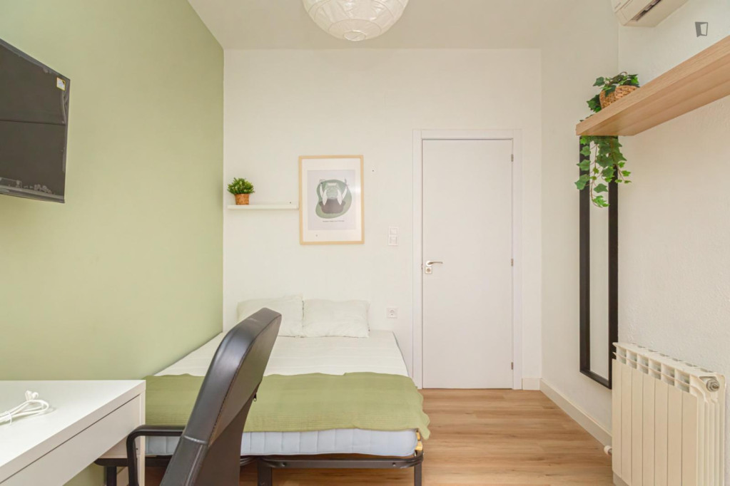 Great looking single bedroom with balcony - Zaragoza - chambre - ImmoJeune