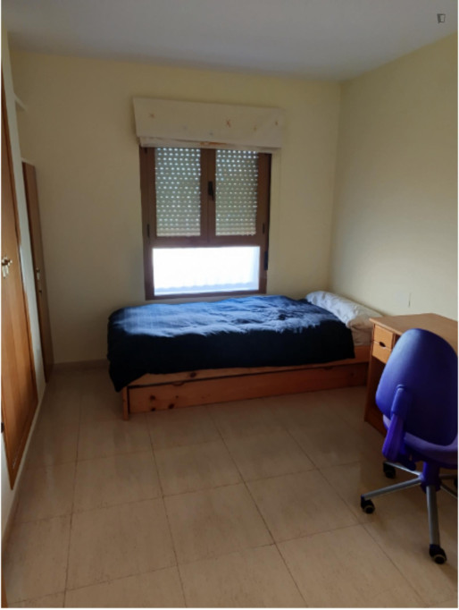 Cozy Single Bedroom close to  Los Pinitos Park - Alicante - chambre - ImmoJeune