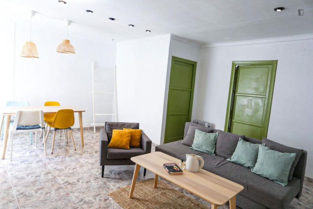 Bright 4-bedroom flat in Ciutat Vella - Valence - chambre - ImmoJeune