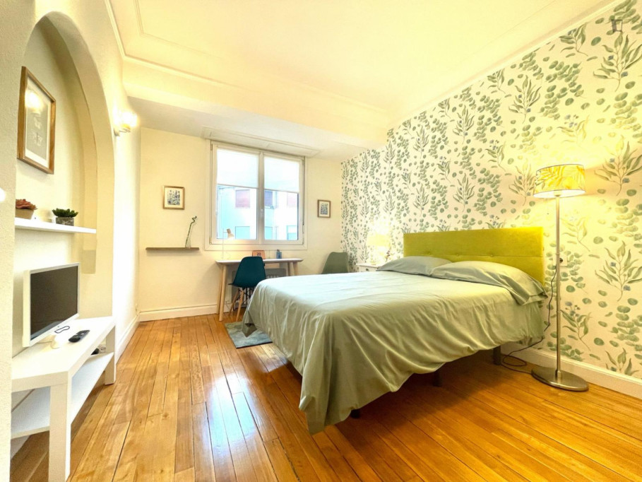 Welcoming double bedroom in Abando - Bilbao - chambre - ImmoJeune