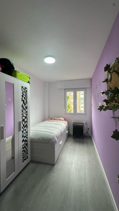 Cozy single bedroom ideal for Fuenlabrada or Madrid students - Madrid - chambre - ImmoJeune