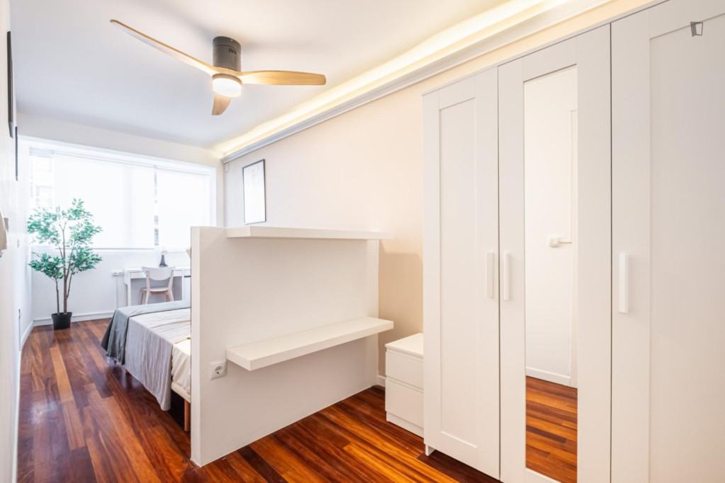 Luminous double bedroom in the Centre district - Alicante - chambre - ImmoJeune