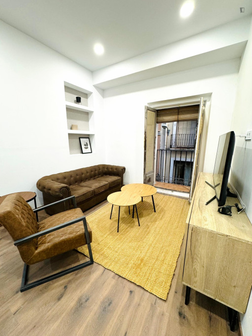 Bright and modern 2-bedroom apartment close to Noviciado metro station - Madrid - chambre - ImmoJeune