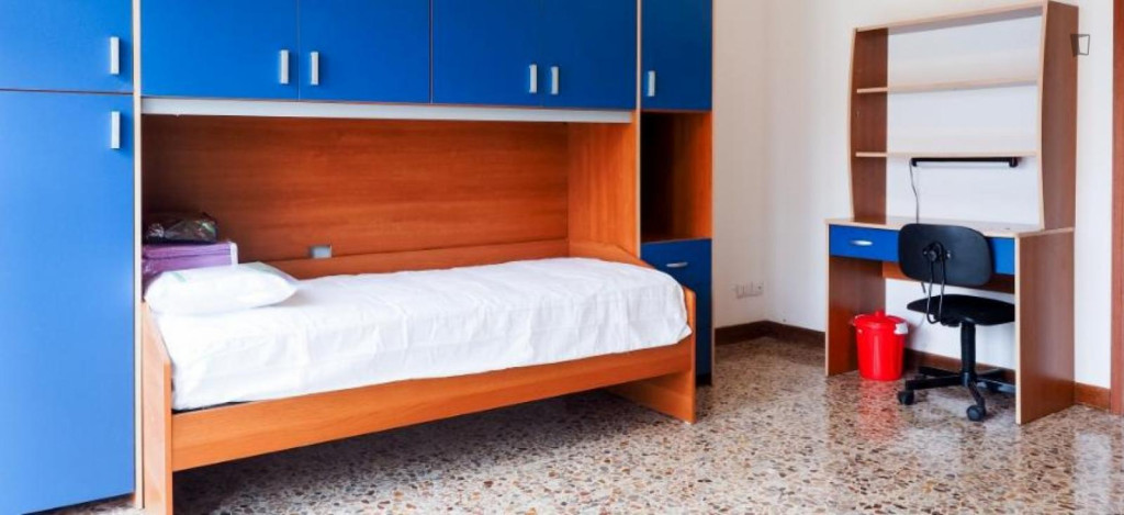 Welcoming Twin Bedroom in a 2-bedroom flat near Certosa Train Station - Milan - chambre - ImmoJeune