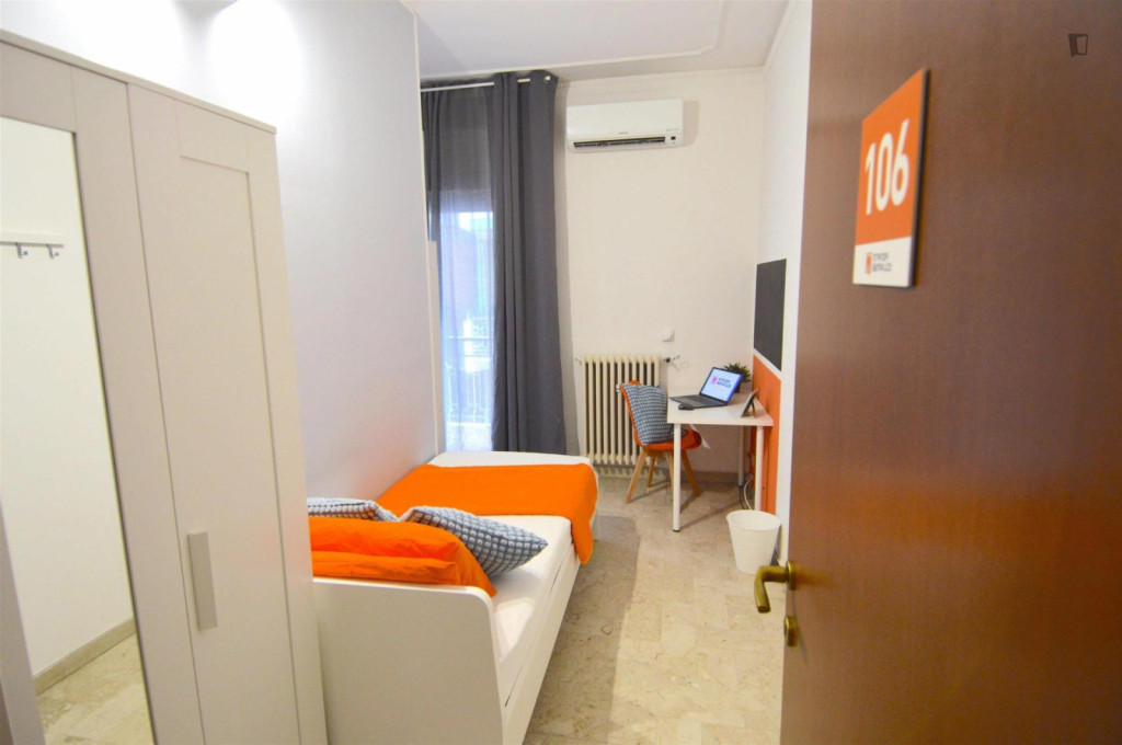 Snug single bedroom in the centre of Modena - Modena - chambre - ImmoJeune