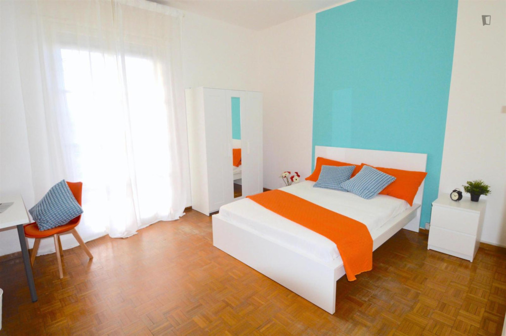 Sublime double bedroom near the Piazza Manzoni train station  - Modena - chambre - ImmoJeune
