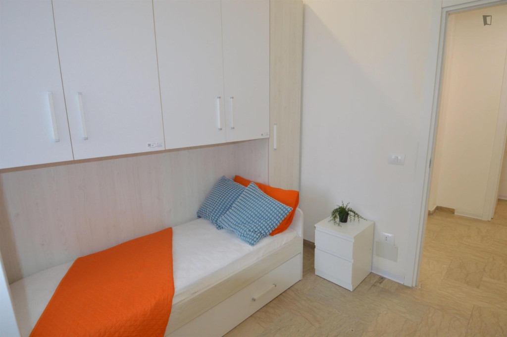 Attractive single bedroom in Emilia Est - Modena - chambre - ImmoJeune