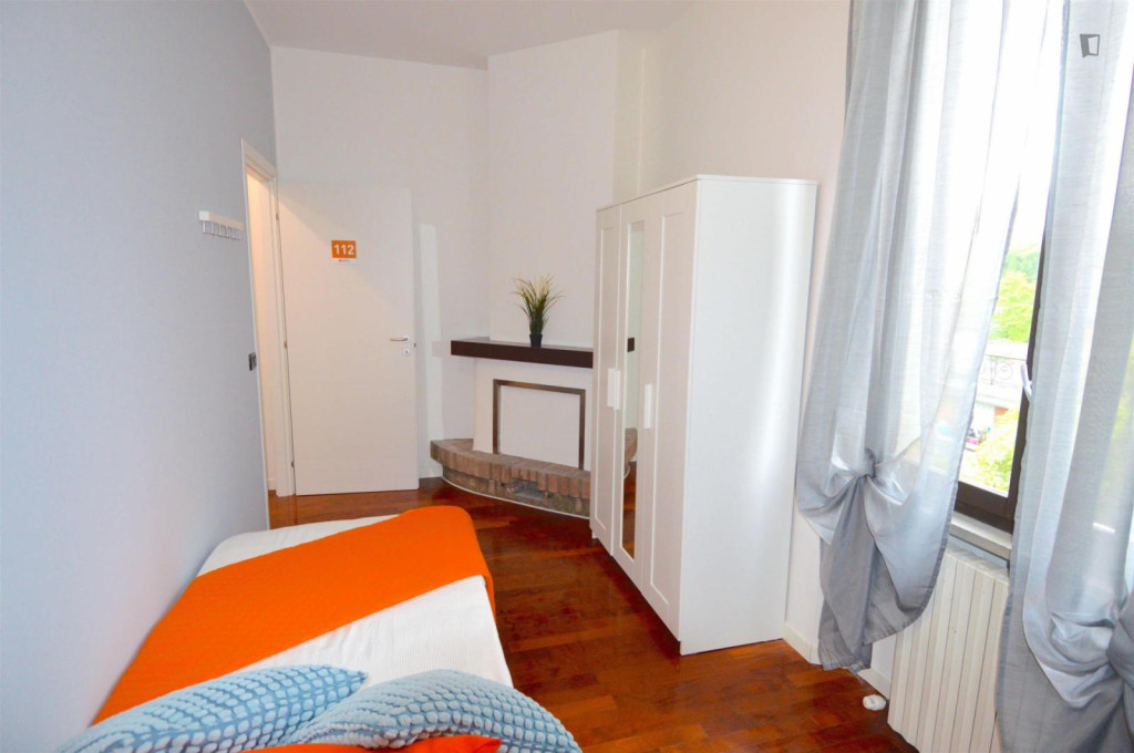 Shiny single bedroom in Emilia Ovest - Modena - chambre - ImmoJeune