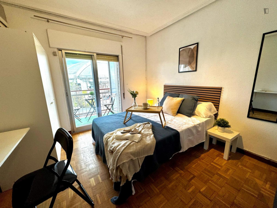 Bright double bedroom with balcony in Leganés - Madrid - chambre - ImmoJeune